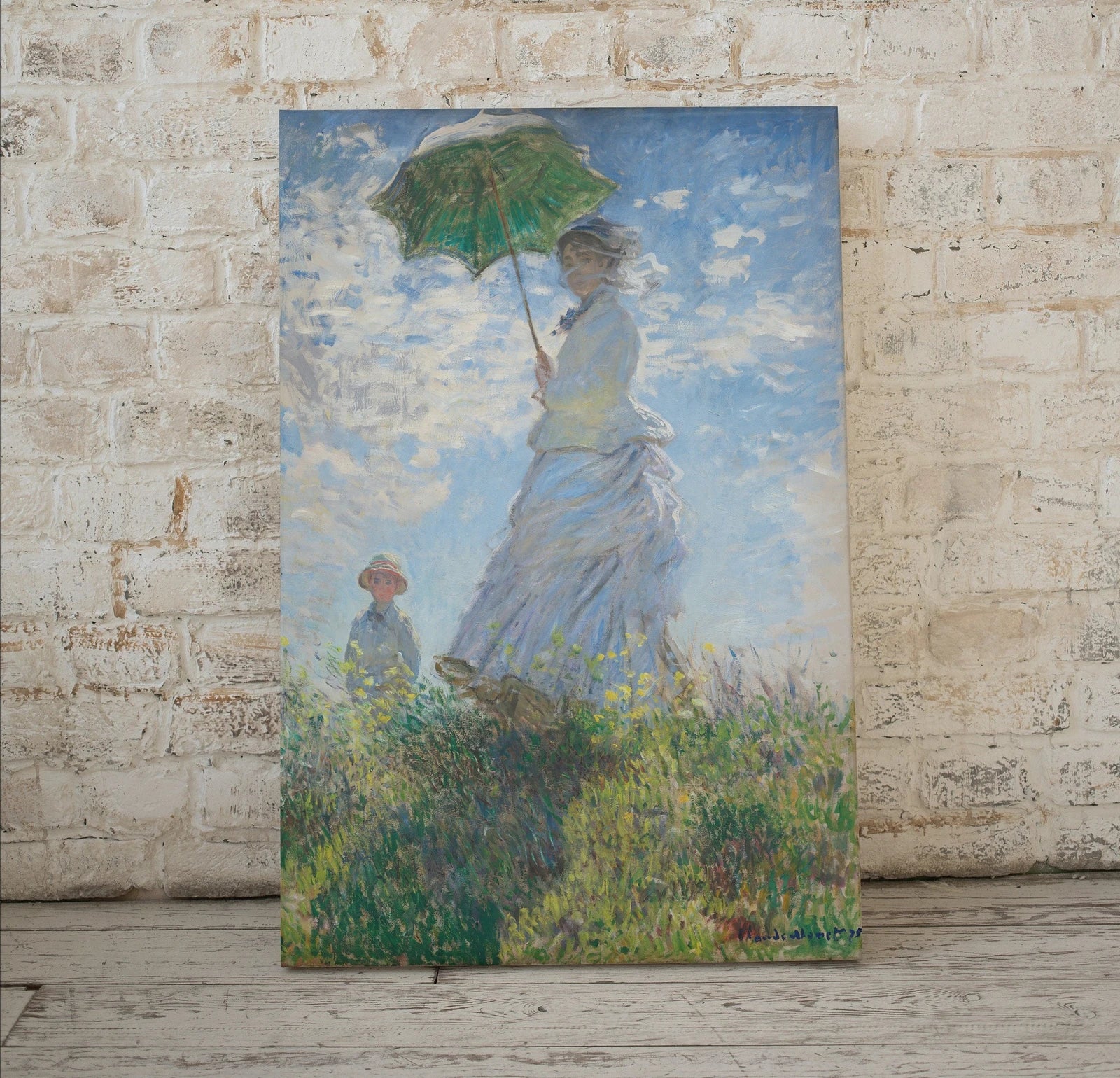 Femme avec un parasol, célèbre peinture de Claude Monet : Ajoutez une touche printanière à vos murs avec cette impression de Monet.