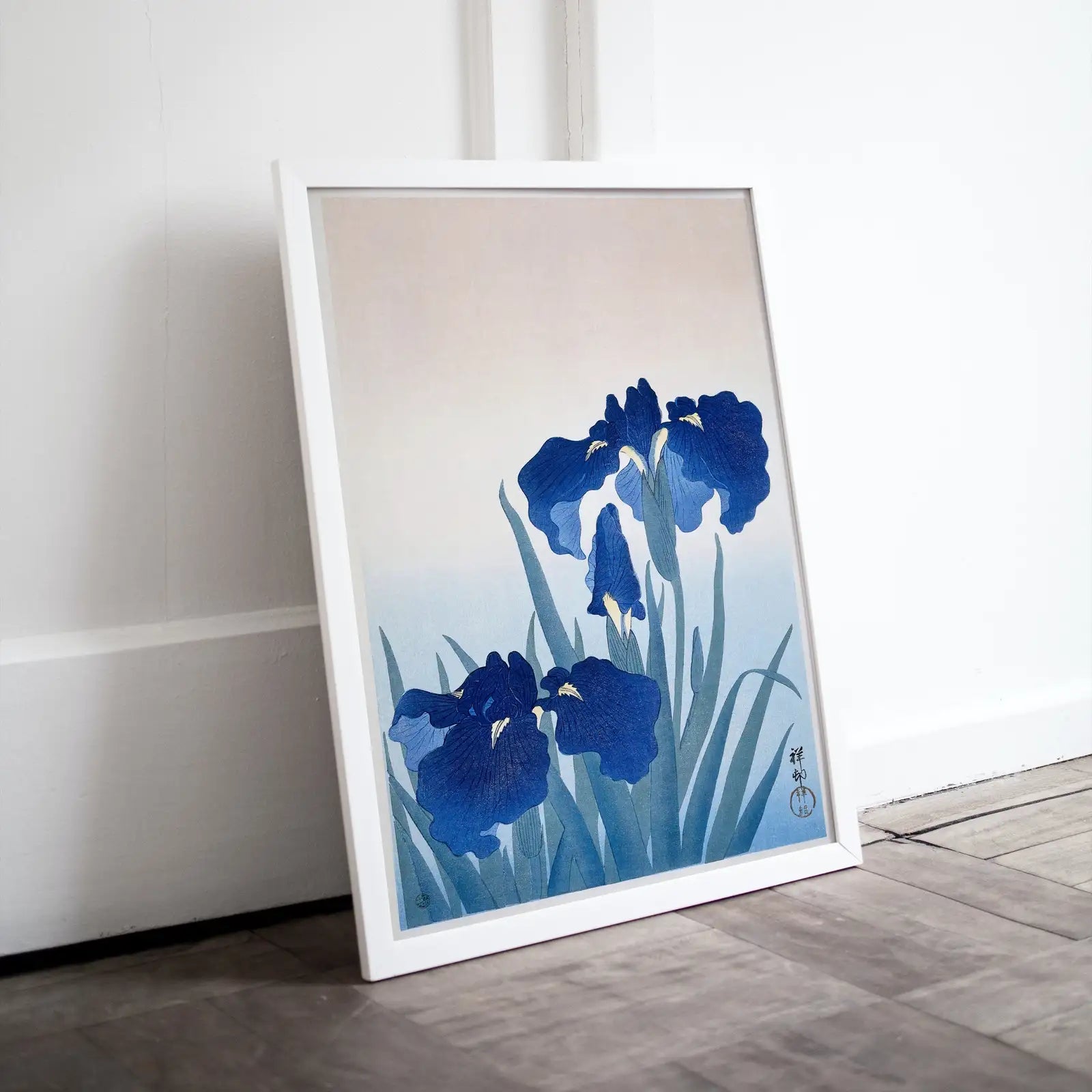 Art floral japonais vintage : Peinture d’iris bleus - Téléchargement instantané d’art japonais antique, idéal pour la décoration murale.
