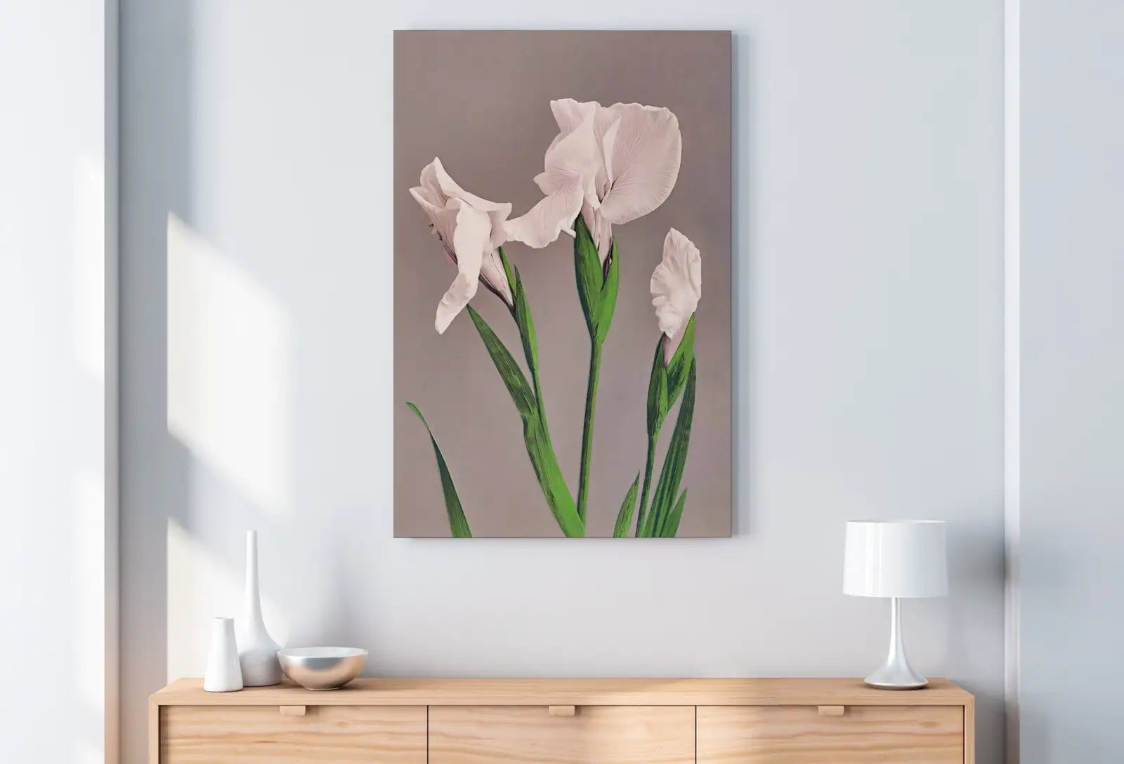 Art floral japonais vintage avec iris blancs. Art mural imprimable, téléchargement instantané d’art japonais antique. Impression botanique pour la décoration murale.