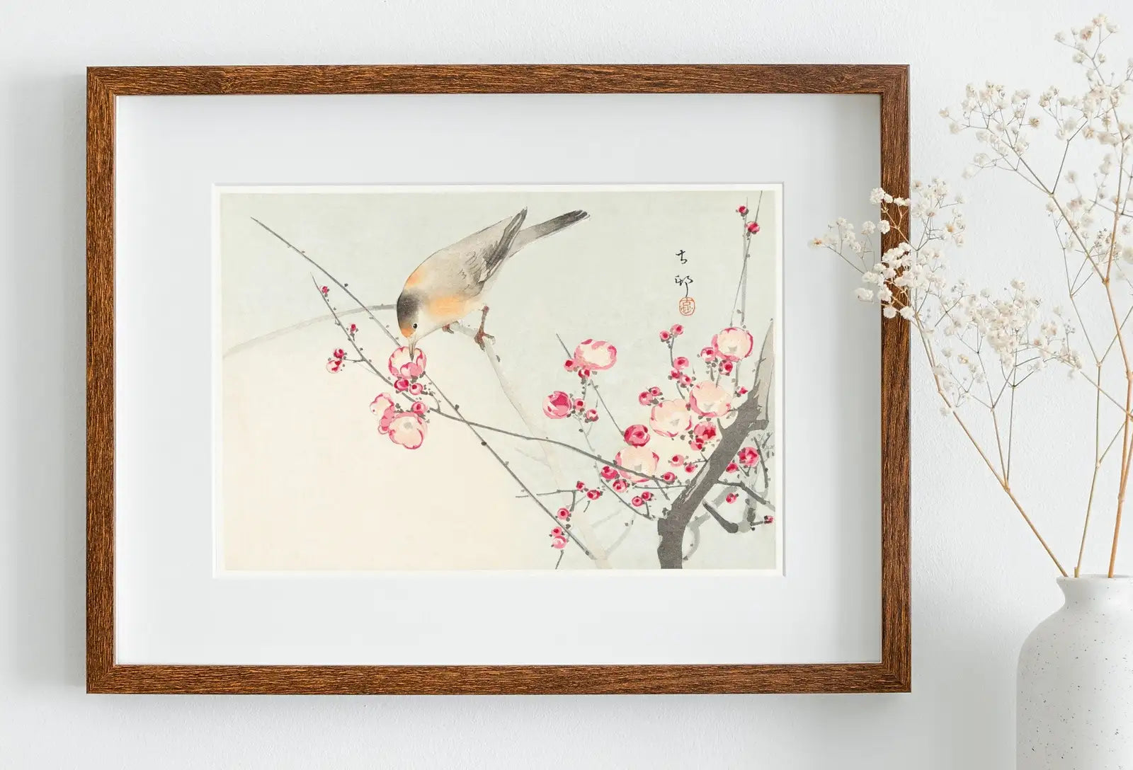 Peinture japonaise vintage. Oiseau chanteur sur une branche en fleurs. Affiche murale japonaise imprimable. Art mural vintage japonais du XXe siècle, art d’oiseau.