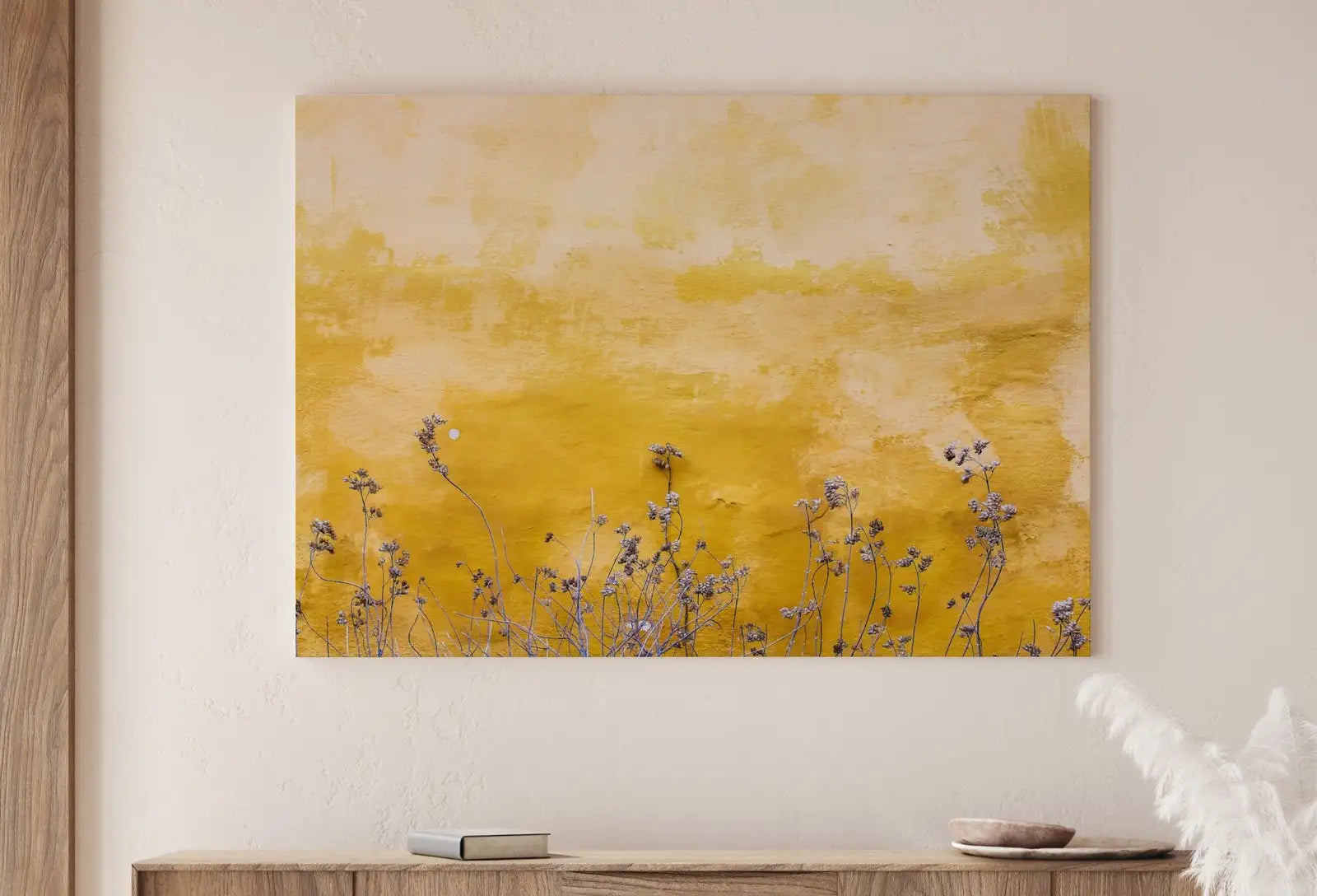 Texture murale jaune avec des fleurs. Art mural minimaliste. Téléchargement instantané d’une impression d’art abstrait floral. Décoration murale photographique neutre.